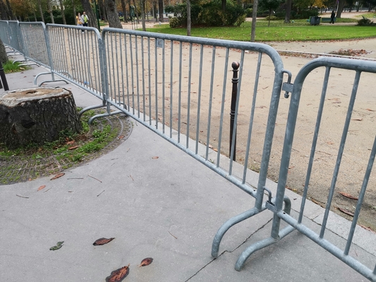 America Market Temporary Portable Movable Metal Panels Crowd Control Printed Event Barrier Fencing for Sale