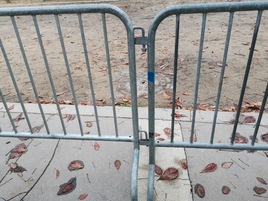 America Market Temporary Portable Movable Metal Panels Crowd Control Printed Event Barrier Fencing for Sale