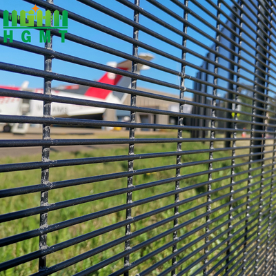 Customized Various Colors Powdwr Ccoating Heavy Duty Airport 358 Security Fence Panel