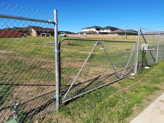 Outdoor PVC Black Vinyl Coated Cyclone Iron Wire Mesh Metal Fence 8 ft Chain Link Fence