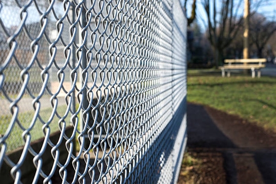 Outdoor PVC Black Vinyl Coated Cyclone Iron Wire Mesh Metal Fence 8 ft Chain Link Fence