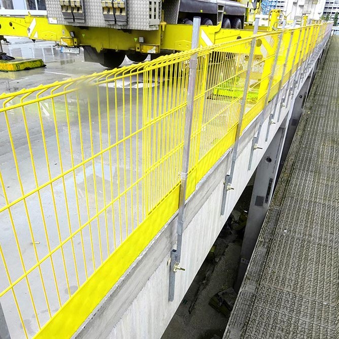 Heavy-Duty Edge Protection Barrier High Load Capacity for Industrial Sites