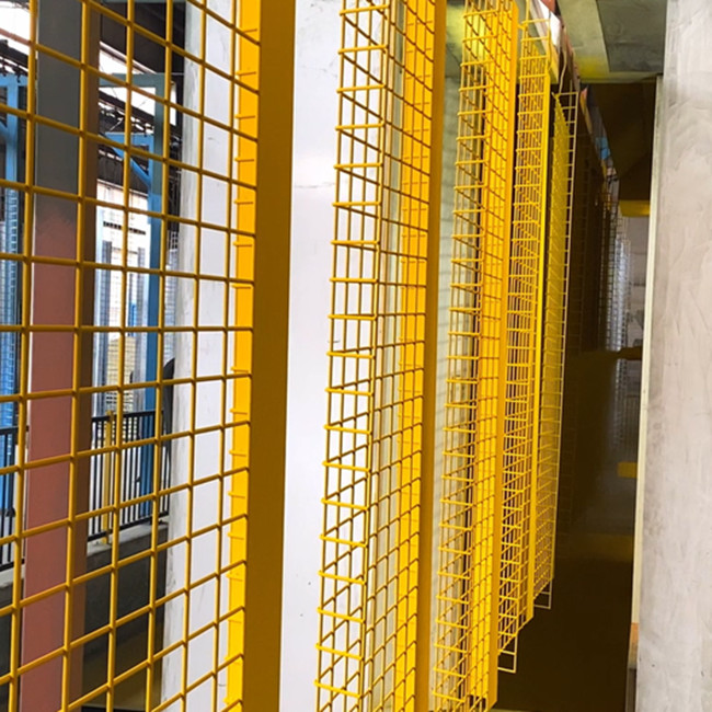 Mesh-panel Edge Protection Barrier with Enhanced Airflow Design