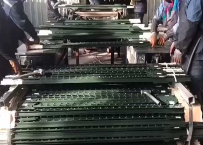 10 Ft Galvanized ISO Steel Studded T Post 10 Ft For Farm Fence