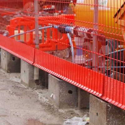 Free-Standing Edge Protection Barrier With Self-Supporting Base