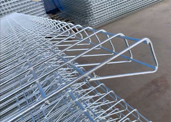 100x300mm BRC Roll Top Welded Mesh Fence Panels Triangle Bending